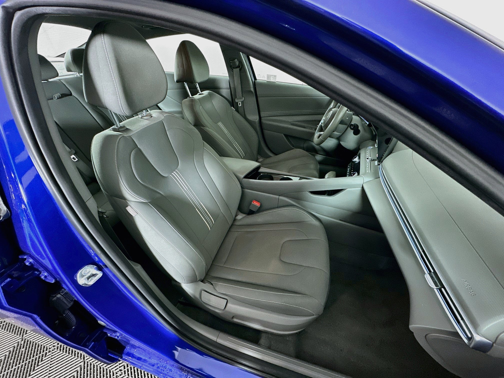 Used 2025 Hyundai Elantra SEL FWD image 32