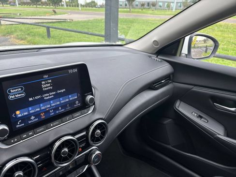 Used 2025 Nissan Sentra SV FWD image 28