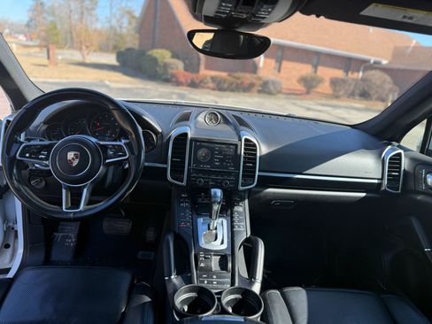 Used 2016 Porsche Cayenne image 10