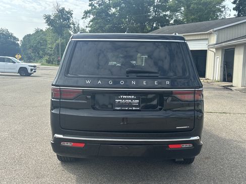 Used 2024 Jeep Wagoneer L Series II w/ Flexible Seating Group RWD image 6