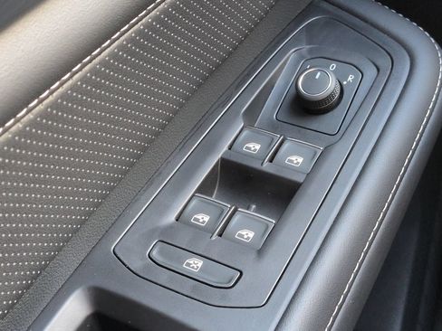 Used 2024 Volkswagen Atlas Cross Sport SE FWD image 23