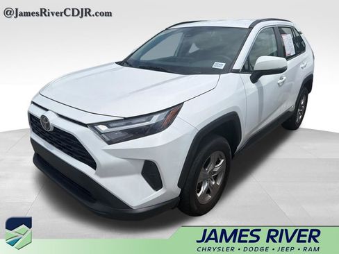Used 2025 Toyota RAV4 XLE AWD/4WD image 7