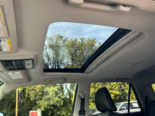 Used 2020 Toyota 4Runner SR5 Premium w/ Moonroof Package AWD/4WD image 25