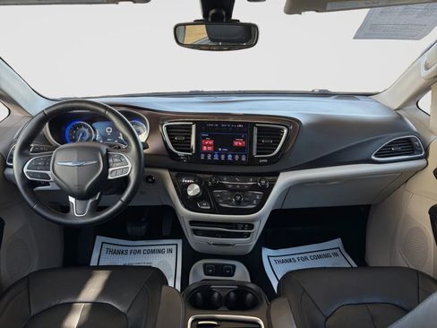 Used 2017 Chrysler Pacifica Touring-L Plus image 20