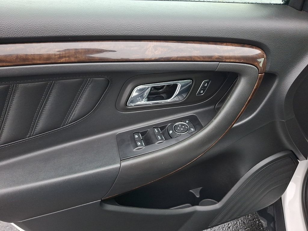 Certified 2018 Ford Taurus Limited AWD/4WD image 12