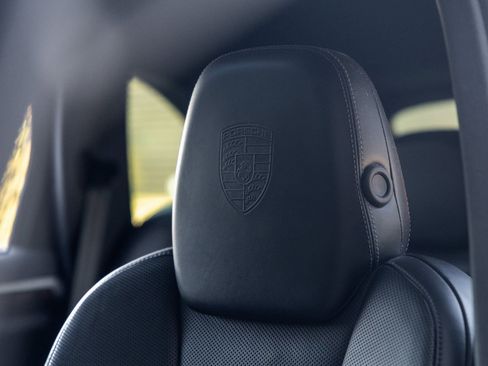 Certified 2018 Porsche Cayenne image 25