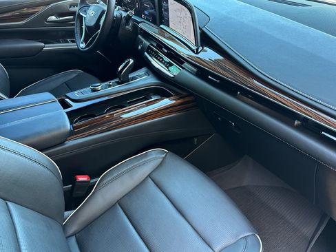 Used 2023 Cadillac Escalade Premium Luxury image 17