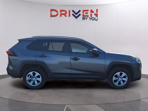 Used 2021 Toyota RAV4 LE image 6