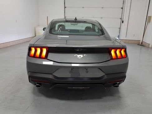 Used 2025 Ford Mustang Coupe RWD image 4