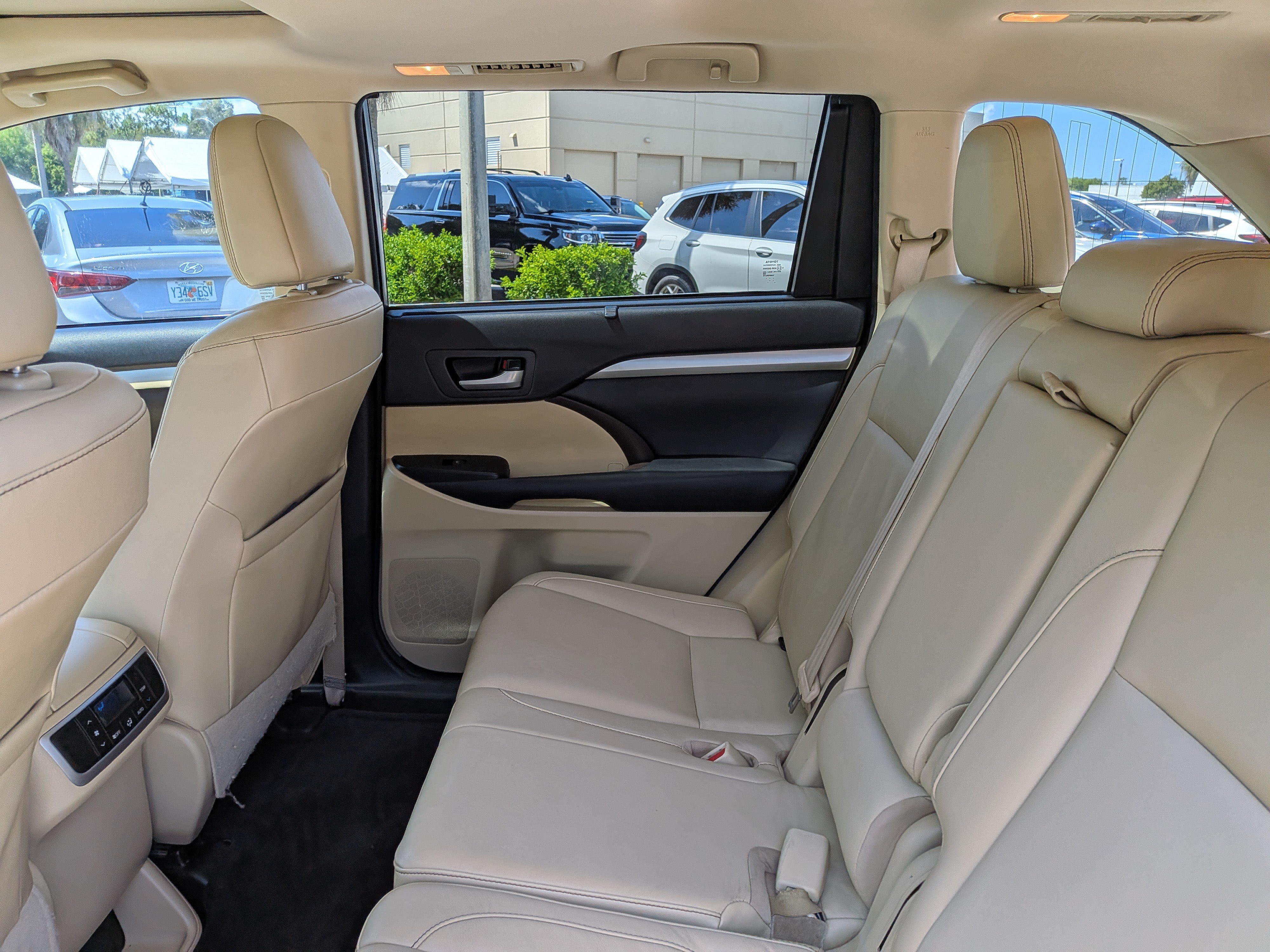 Used 2017 Toyota Highlander XLE FWD image 14