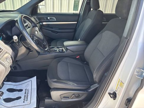 Used 2019 Ford Explorer XLT w/ Equipment Group 201A image 11