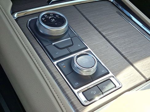 Used 2024 Ford Expedition Max Limited image 16