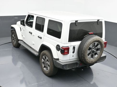 Used 2019 Jeep Wrangler Unlimited Sahara image 34