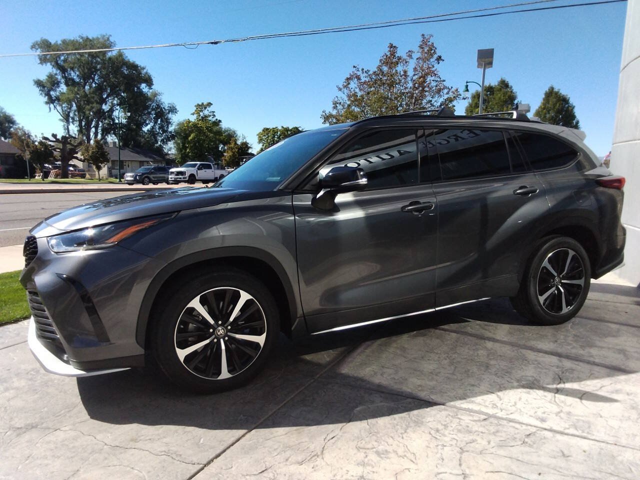 Used 2021 Toyota Highlander XSE FWD image 4