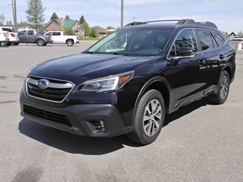 Used 2022 Subaru Outback Premium image 3