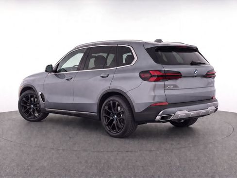 Used 2024 BMW X5 xDrive40i w/ Premium Package AWD/4WD image 3
