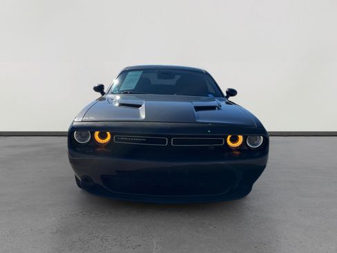 Used 2018 Dodge Challenger SXT image 8