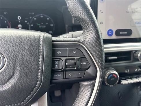 Certified 2025 Toyota Tacoma TRD Off-Road AWD/4WD image 19