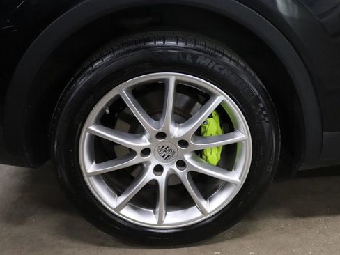 Used 2020 Porsche Cayenne E-HYBRID w/ Premium Plus Package image 38