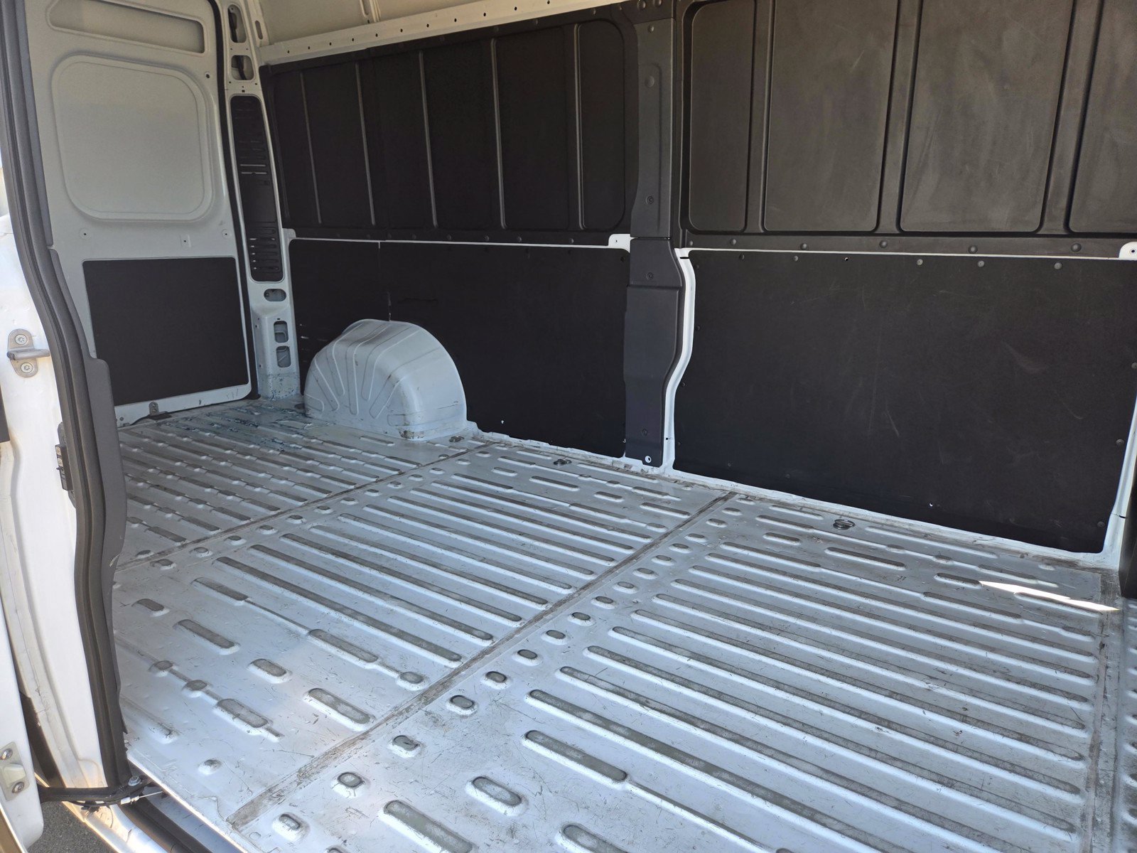 Used 2025 RAM ProMaster 2500 w/ Convenience Group FWD image 16