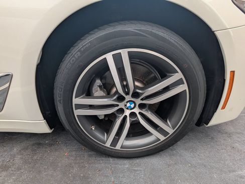 Used 2021 BMW 530e w/ Convenience Package RWD image 22