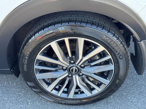 Used 2023 Nissan Kicks SV FWD image 57