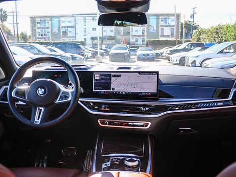 Used 2025 BMW X7 M60i image 12