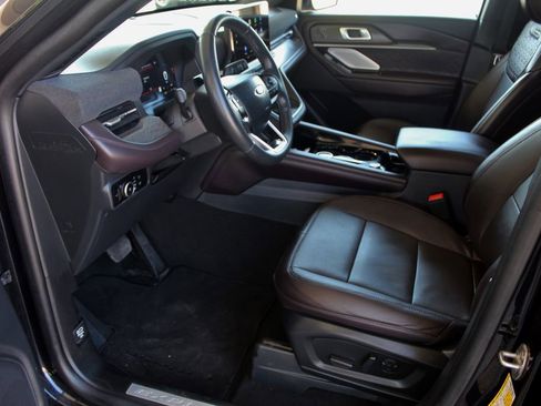 Used 2025 Ford Explorer Platinum w/ LUX Leather Package AWD/4WD image 29