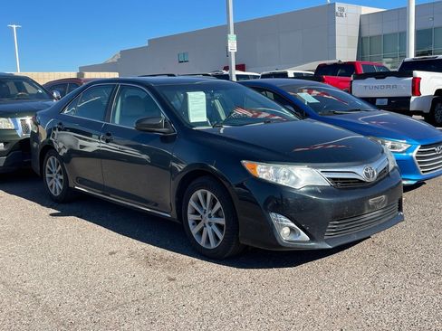 Used 2014 Toyota Camry XLE image 1