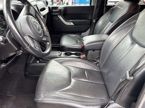 Used 2018 Jeep Wrangler Unlimited Rubicon w/ Connectivity Group image 25