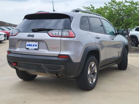 Used 2019 Jeep Cherokee Trailhawk AWD/4WD image 4