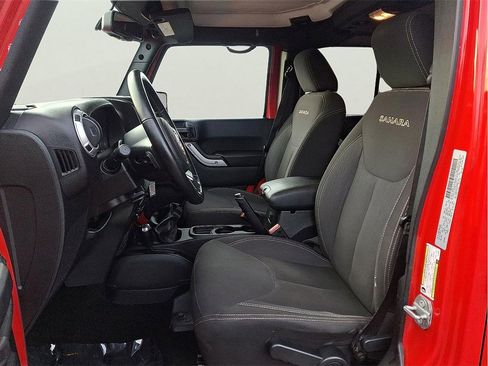 Used 2018 Jeep Wrangler Unlimited Sahara w/ Connectivity Group image 23