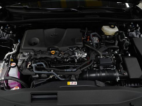 Used 2025 Toyota Camry SE image 28