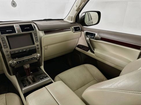 Used 2017 Lexus GX 460 Premium w/ Premium Package AWD/4WD image 25