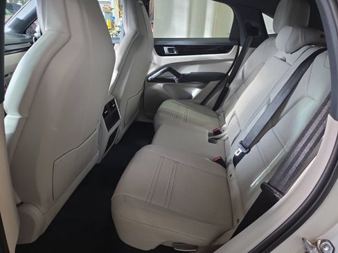 Used 2020 Porsche Cayenne S AWD/4WD image 9