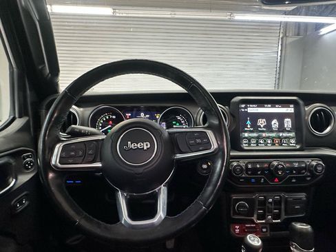 Used 2022 Jeep Wrangler Unlimited Rubicon 4xe w/ Cold Weather Group AWD/4WD image 19
