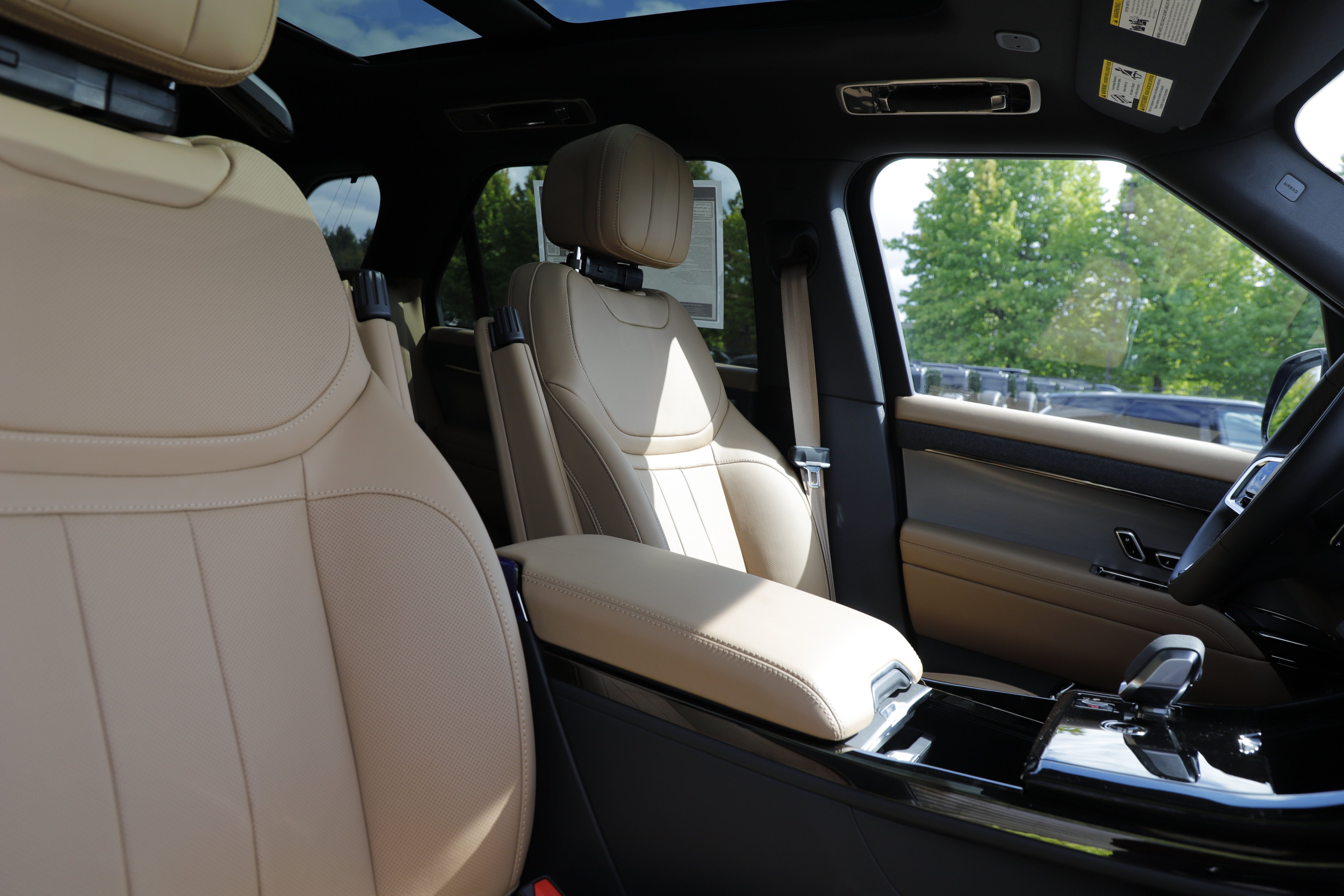 New 2026 Land Rover Range Rover Sport SE AWD/4WD image 12