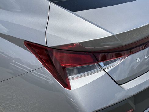 New 2025 Hyundai Elantra SE FWD image 31