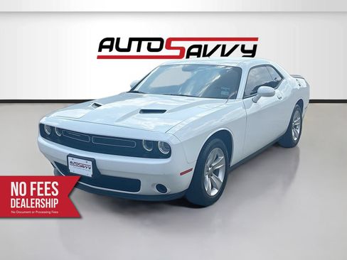 Used 2023 Dodge Challenger SXT RWD image 3