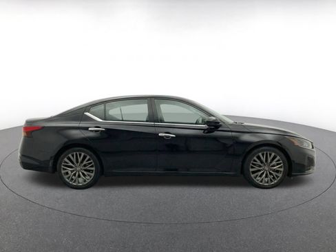 Used 2025 Nissan Altima 2.5 SV FWD image 10
