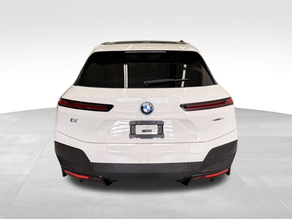 Used 2024 BMW iX xDrive50 AWD/4WD image 4