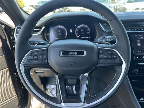 Used 2023 Jeep Grand Cherokee L Laredo AWD/4WD image 13
