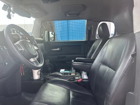 Used 2013 Toyota FJ Cruiser 4WD w/ Convenience Pkg image 4
