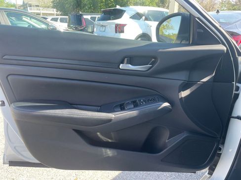 Used 2025 Nissan Altima 2.5 SV image 15