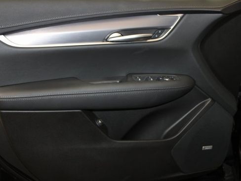 New 2025 Cadillac XT5 Luxury image 10