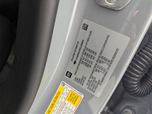 Used 2024 GMC Hummer EV 3X w/ LPO, Illumination Package image 32