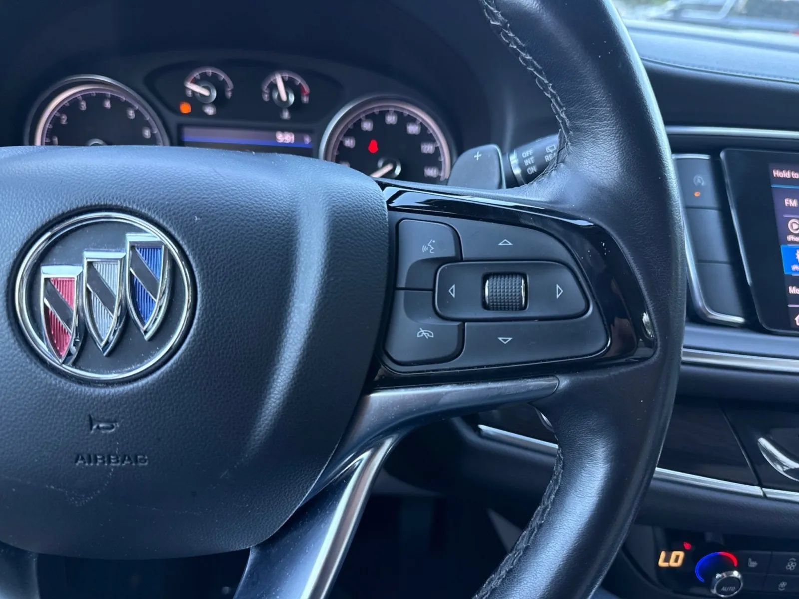 Used 2023 Buick Enclave Essence FWD image 18