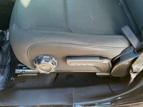 Used 2022 Jeep Gladiator Sport image 17