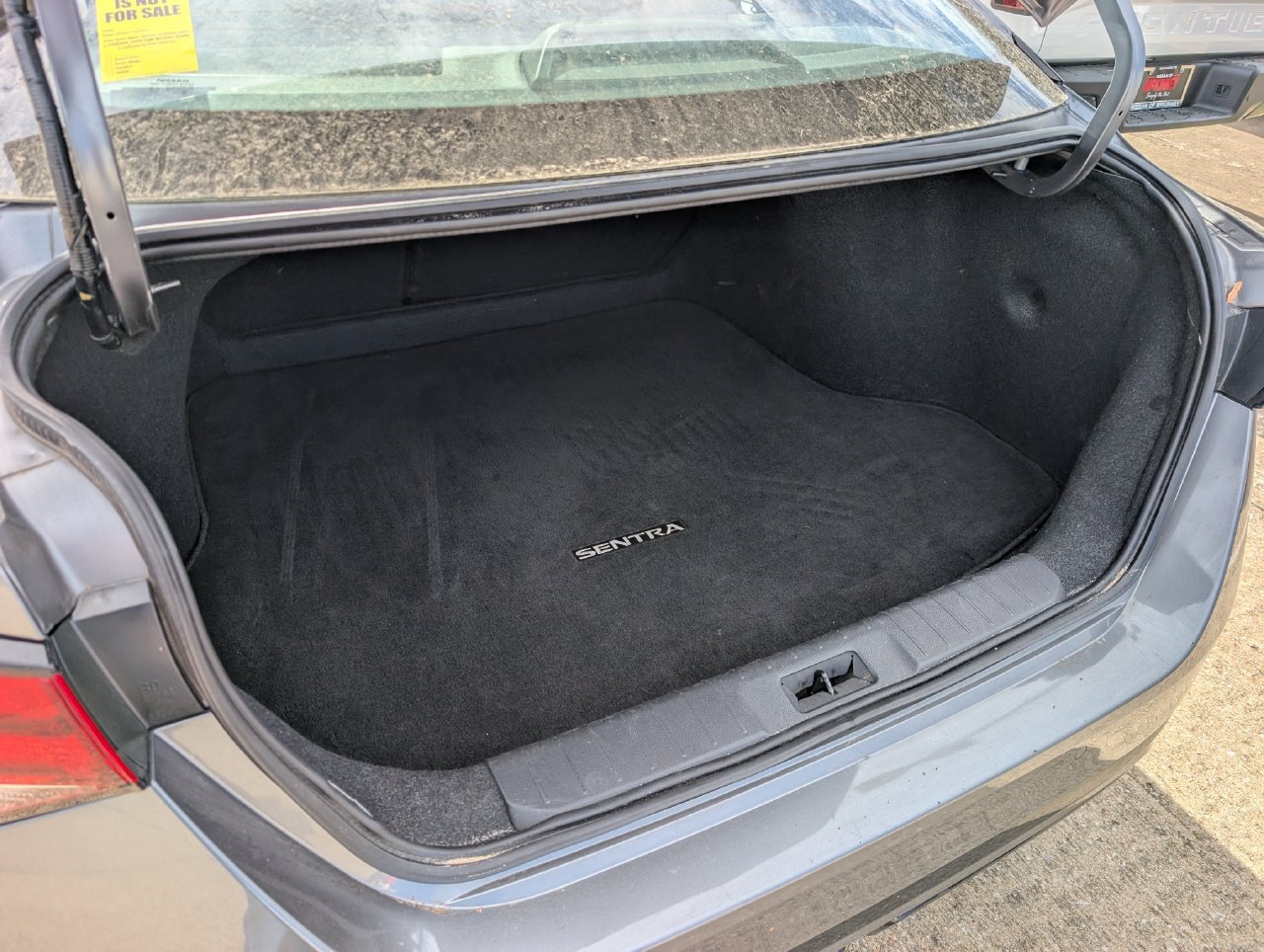 Used 2025 Nissan Sentra SR FWD image 28