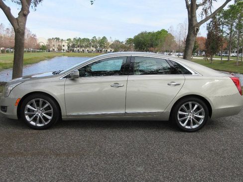 Used 2014 Cadillac XTS image 2